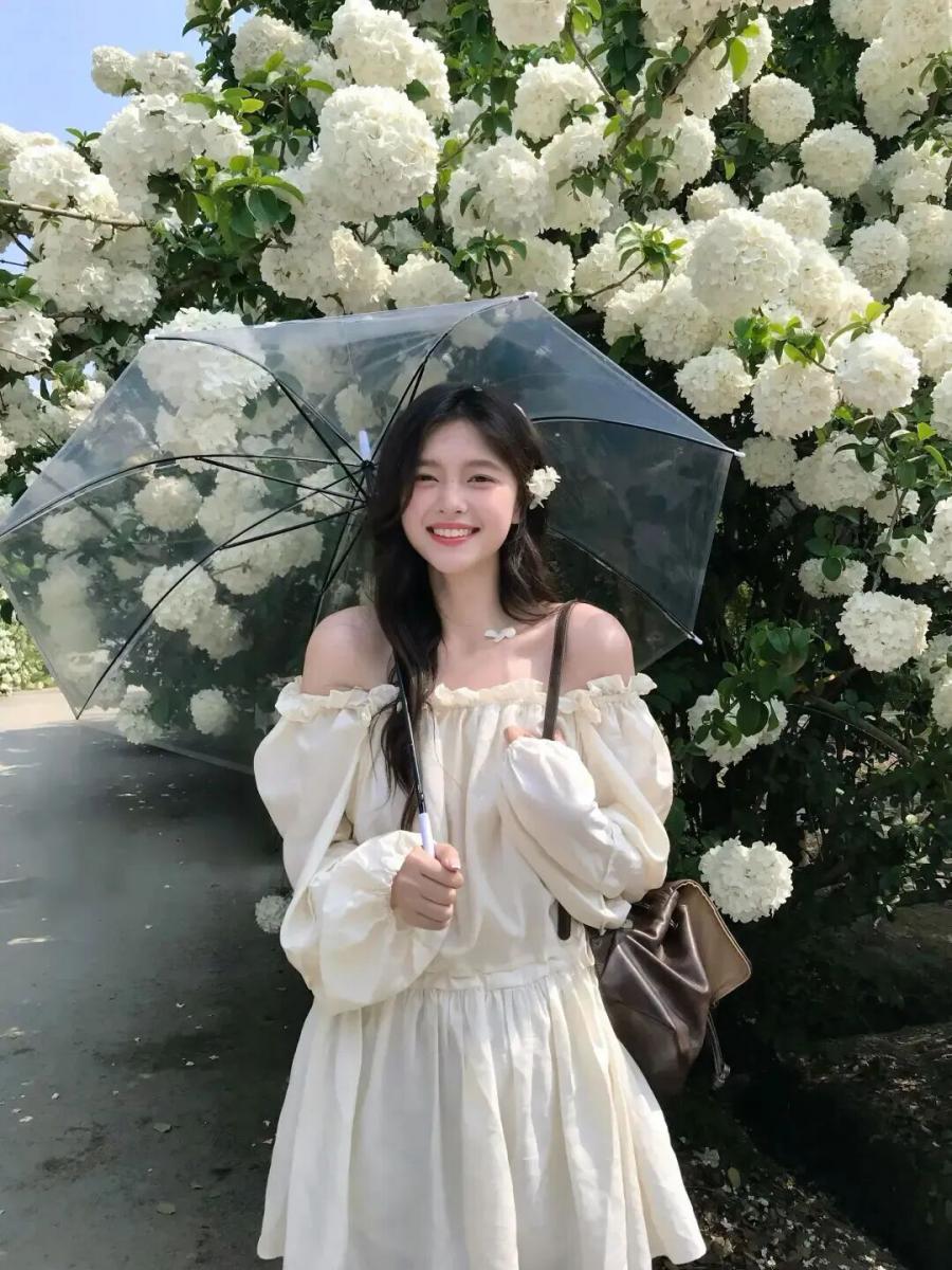 花树下拍照姿势|零尴尬!春日清新感直接拉满-第5张图片-风享汇 花树下拍照姿势|零尴尬!春日清新感直接拉满-第5张图片-风享汇