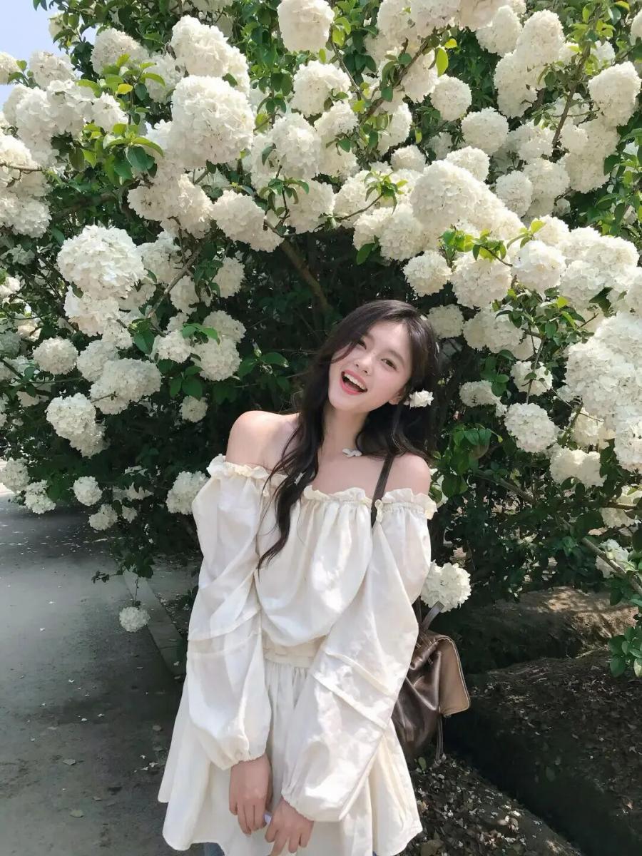 花树下拍照姿势|零尴尬!春日清新感直接拉满-第6张图片-风享汇 花树下拍照姿势|零尴尬!春日清新感直接拉满-第6张图片-风享汇