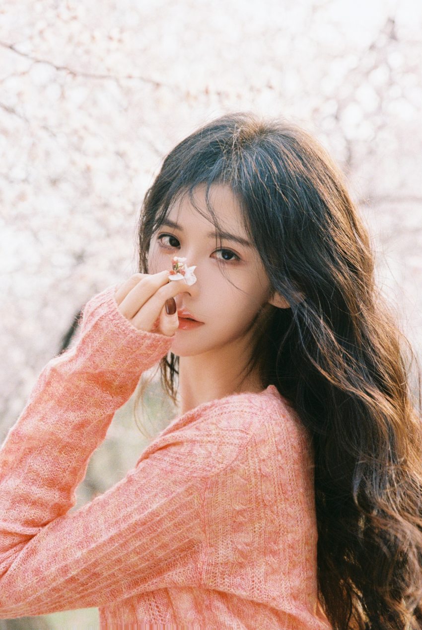 王艺瑾甜美治愈风，穿了和🌸一样的颜色-第7张图片-风享汇