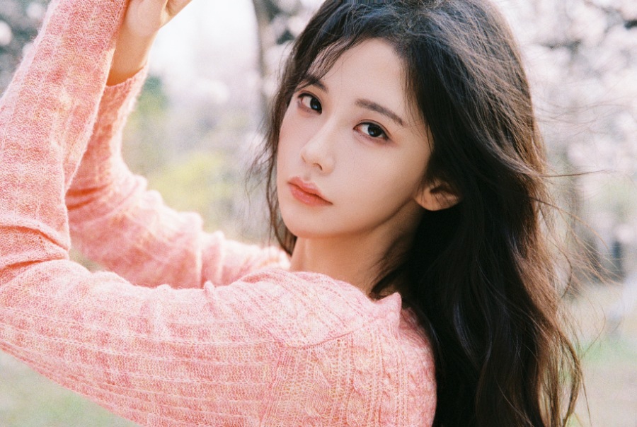 王艺瑾甜美治愈风，穿了和🌸一样的颜色-第2张图片-风享汇