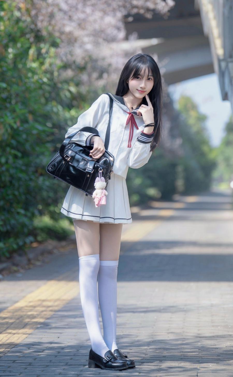 樱花季拍JK|新手也能拍的甜妹姿势,满满的少女感-第3张图片-风享汇 樱花季拍JK|新手也能拍的甜妹姿势,满满的少女感-第3张图片-风享汇