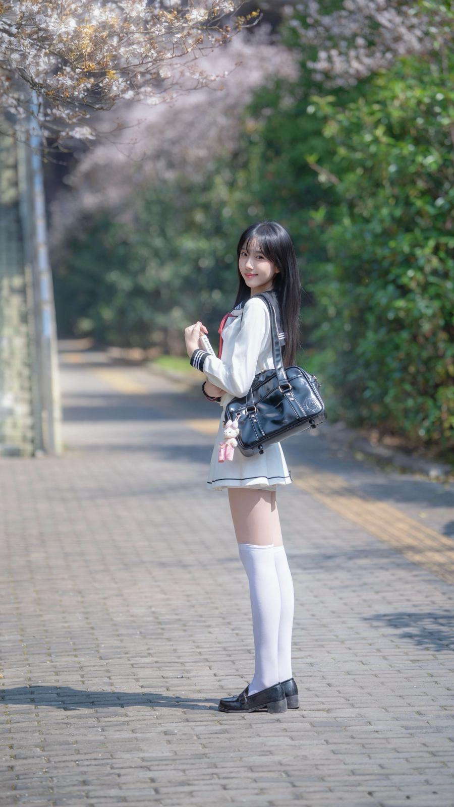 樱花季拍JK|新手也能拍的甜妹姿势,满满的少女感-第4张图片-风享汇 樱花季拍JK|新手也能拍的甜妹姿势,满满的少女感-第4张图片-风享汇