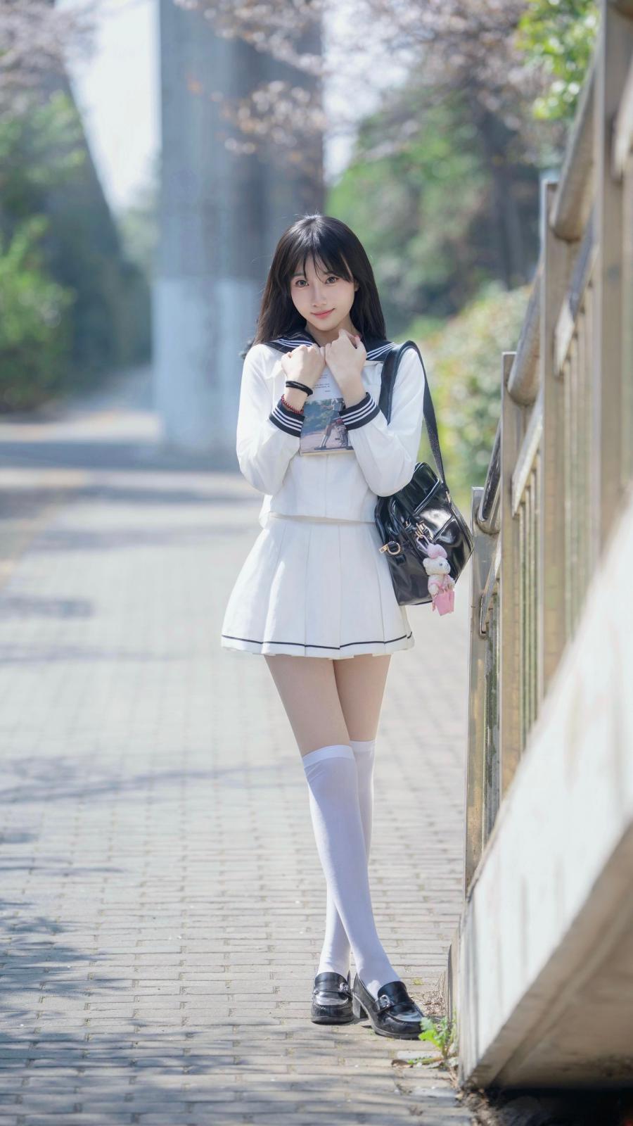 樱花季拍JK|新手也能拍的甜妹姿势,满满的少女感-第5张图片-风享汇 樱花季拍JK|新手也能拍的甜妹姿势,满满的少女感-第5张图片-风享汇