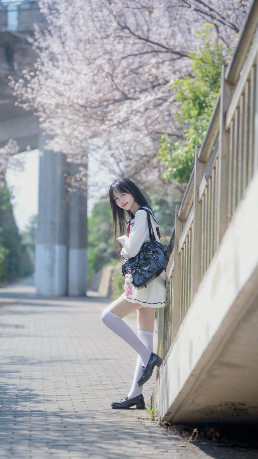 樱花季拍JK|新手也能拍的甜妹姿势,满满的少女感-第6张图片-风享汇 樱花季拍JK|新手也能拍的甜妹姿势,满满的少女感-第6张图片-风享汇