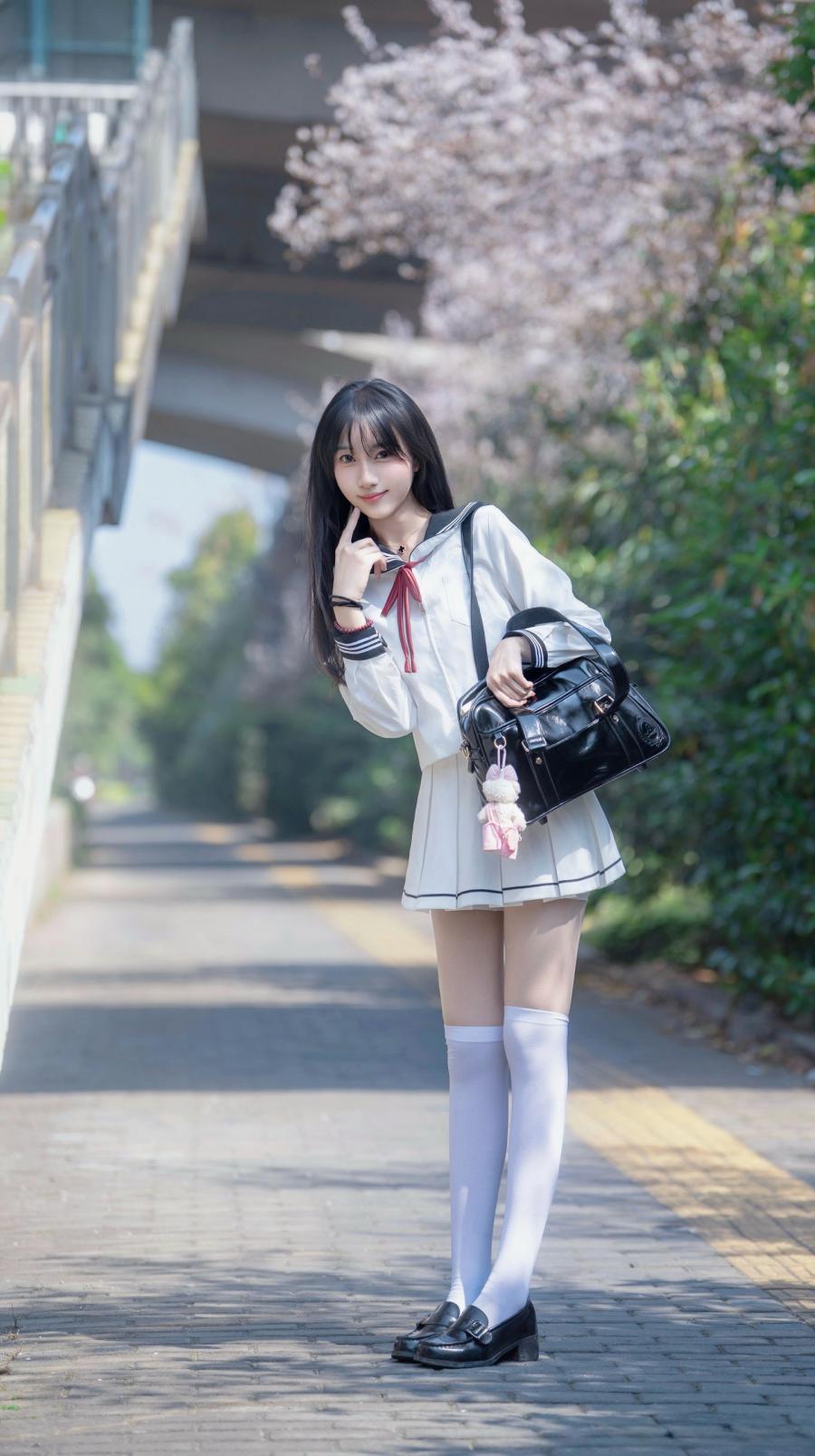 樱花季拍JK|新手也能拍的甜妹姿势,满满的少女感-第8张图片-风享汇 樱花季拍JK|新手也能拍的甜妹姿势,满满的少女感-第8张图片-风享汇