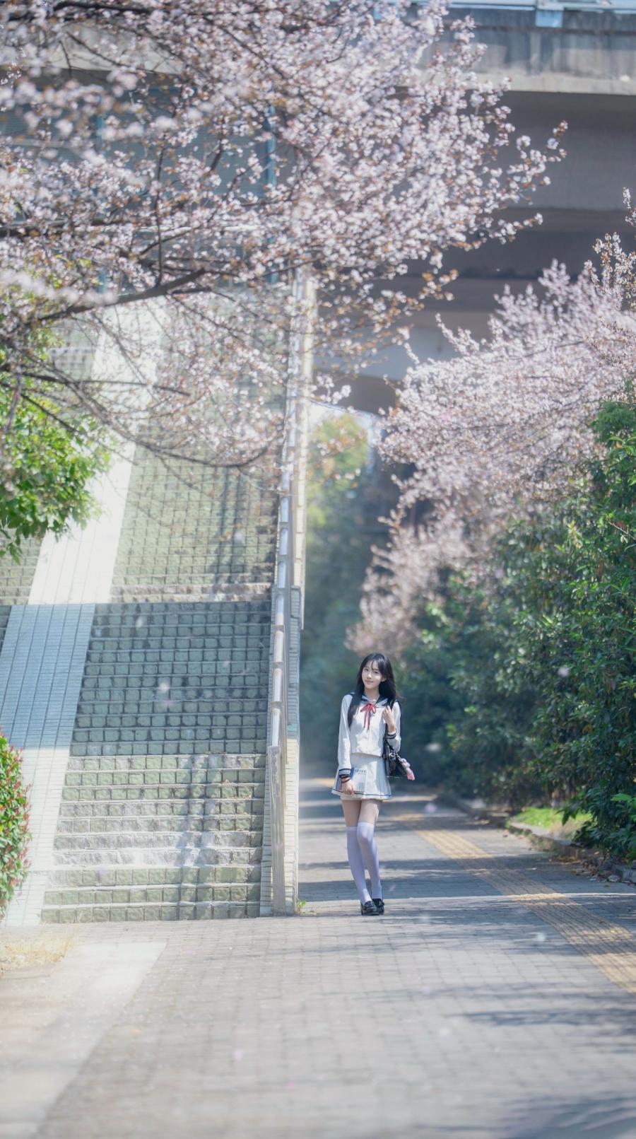 樱花季拍JK|新手也能拍的甜妹姿势,满满的少女感-第10张图片-风享汇 樱花季拍JK|新手也能拍的甜妹姿势,满满的少女感-第10张图片-风享汇