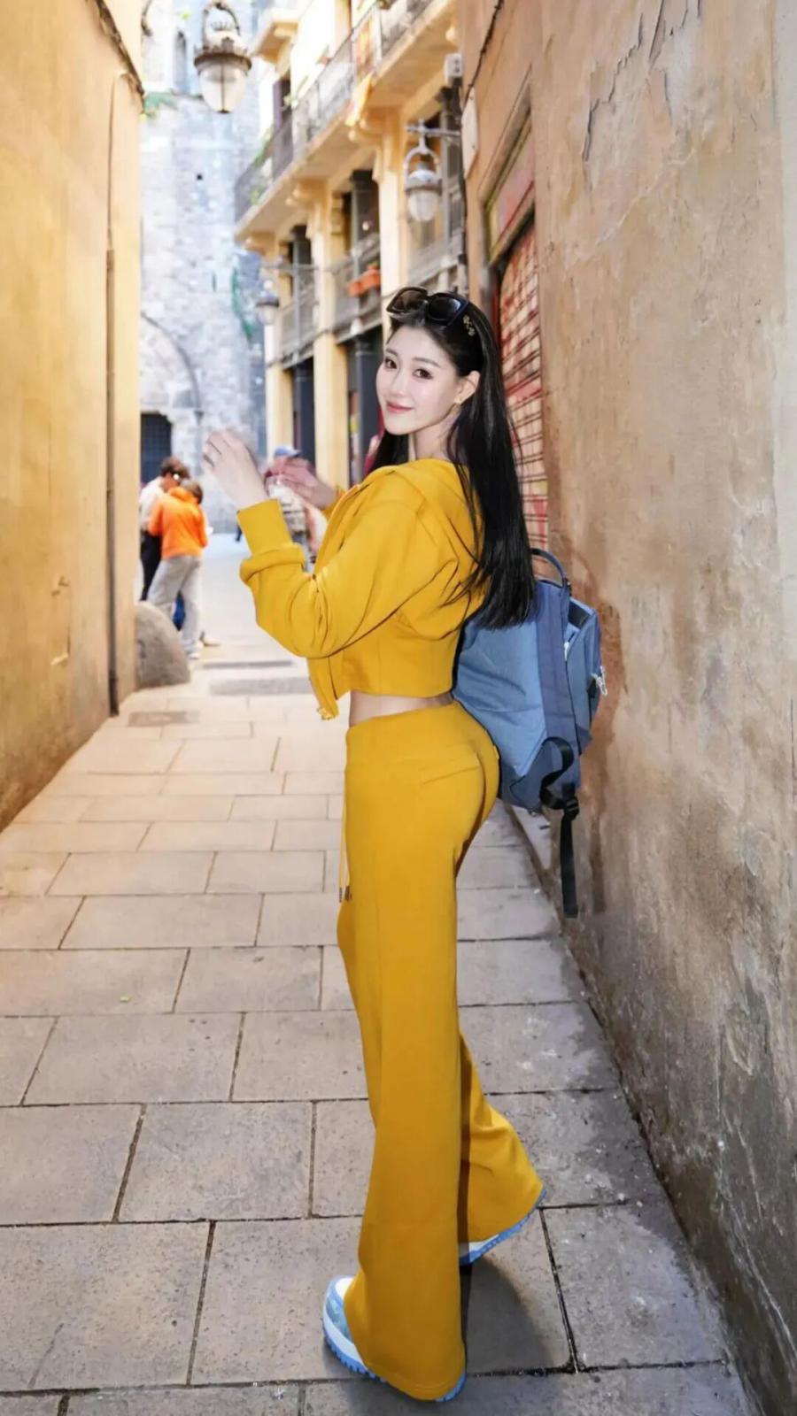 新手必学！亮色穿搭随手拍都是活力大片-第2张图片-风享汇