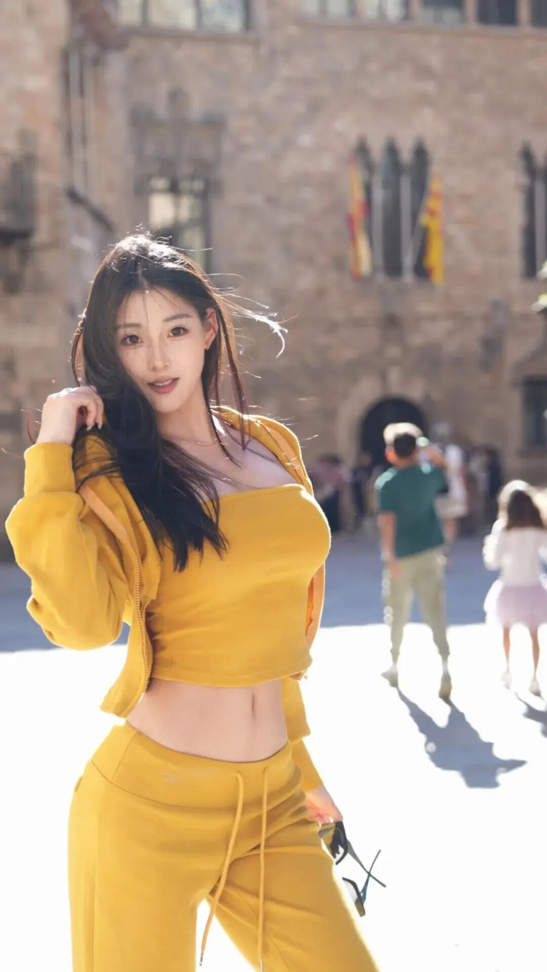 新手必学！亮色穿搭随手拍都是活力大片-第5张图片-风享汇