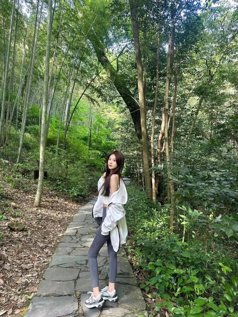 逛公园 / 爬山这样拍照！温柔显瘦还出片，秒变自然上镜达人-第2张图片-风享汇