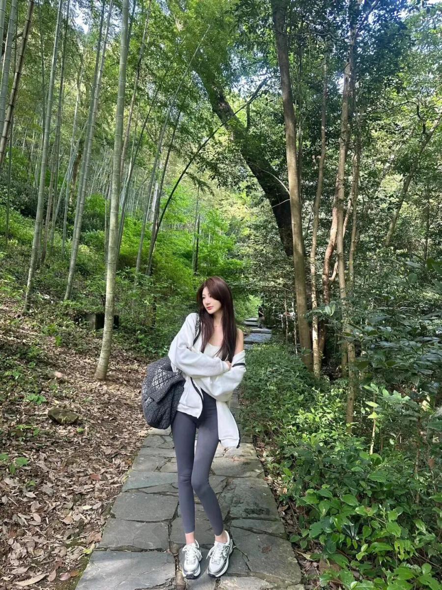 逛公园 / 爬山这样拍照！温柔显瘦还出片，秒变自然上镜达人-第3张图片-风享汇