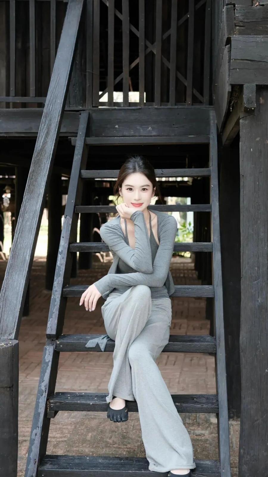 逛公园 / 爬山这样拍照！温柔显瘦还出片，秒变自然上镜达人-第7张图片-风享汇