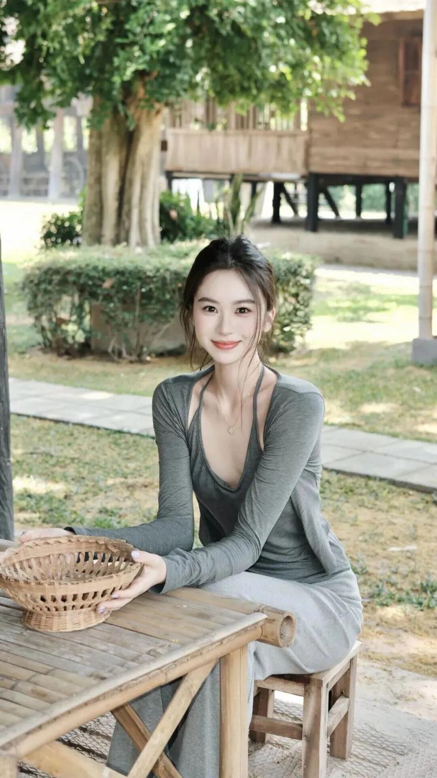 逛公园 / 爬山这样拍照！温柔显瘦还出片，秒变自然上镜达人-第8张图片-风享汇