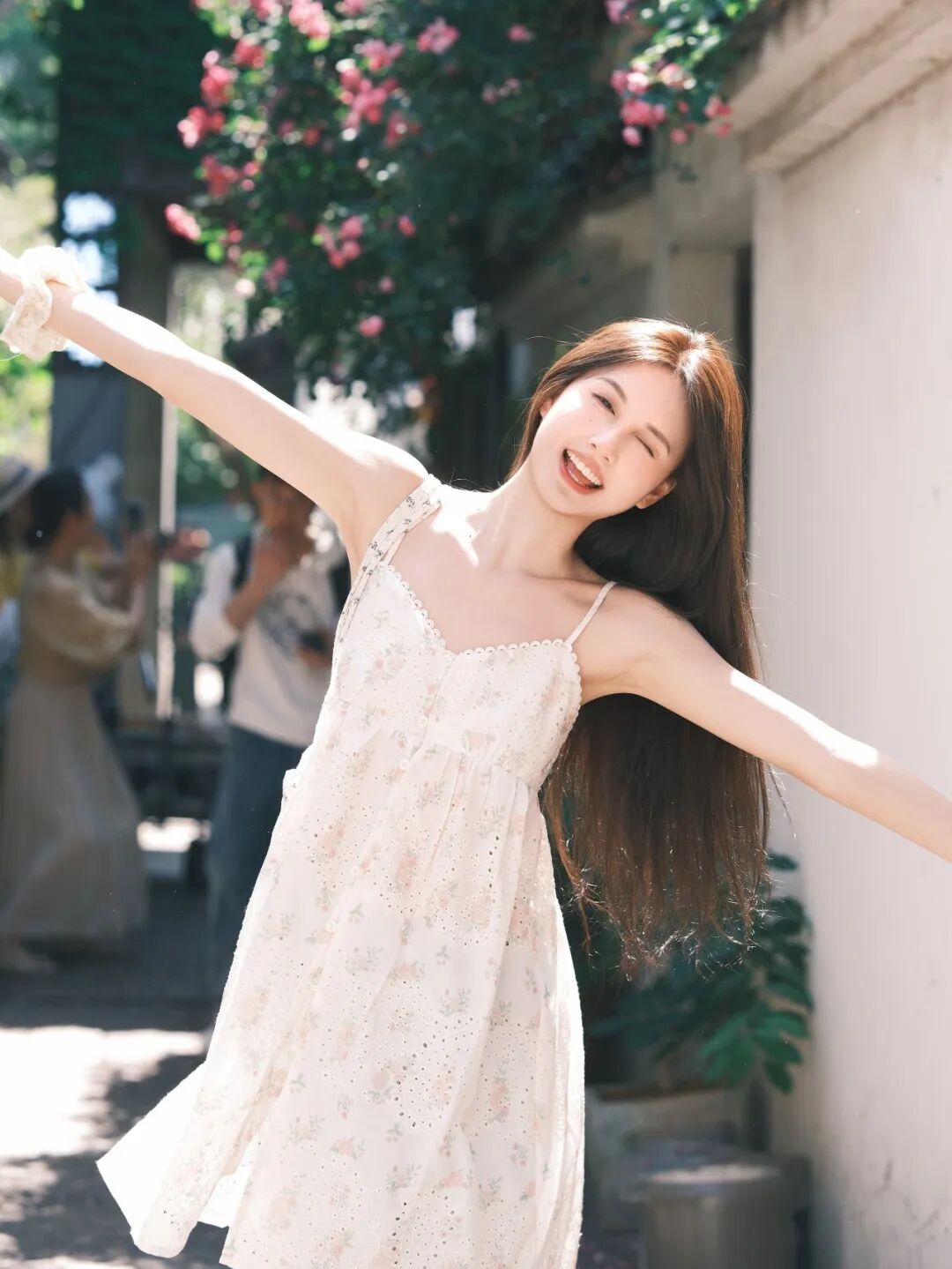 老巷清新风，9个姿势轻松拍出松弛感甜妹-第2张图片-风享汇