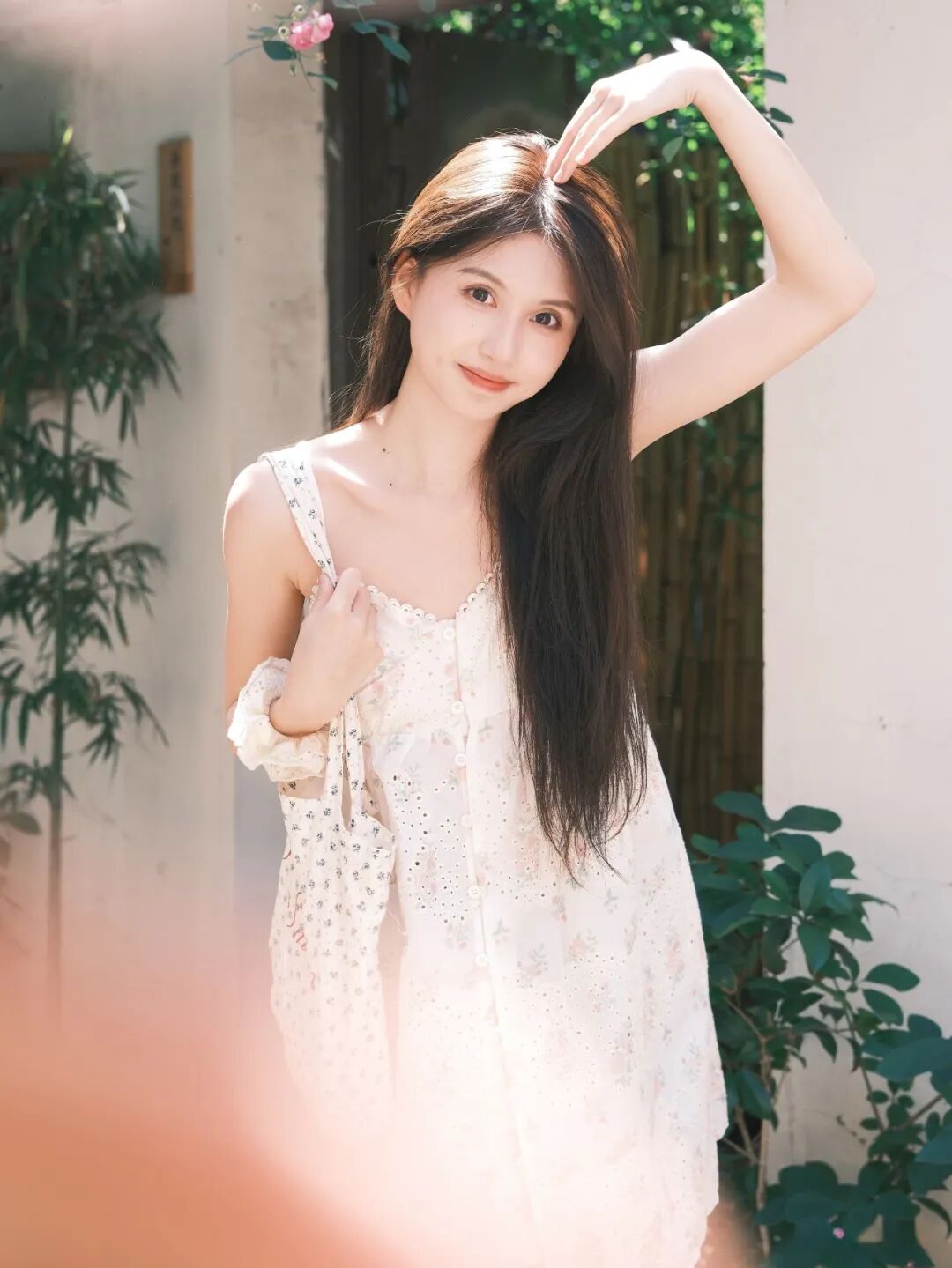 老巷清新风，9个姿势轻松拍出松弛感甜妹-第5张图片-风享汇