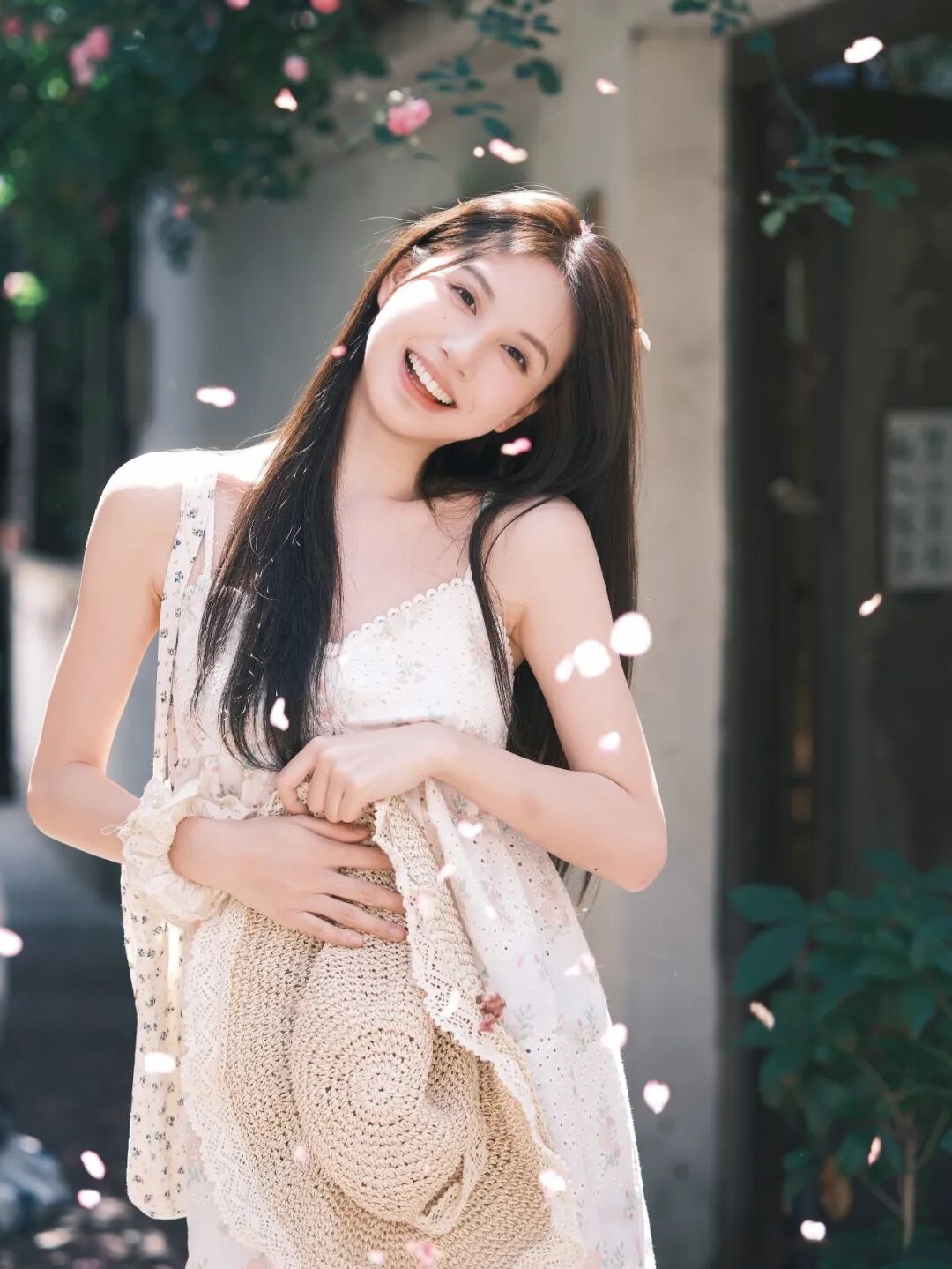 老巷清新风，9个姿势轻松拍出松弛感甜妹-第8张图片-风享汇