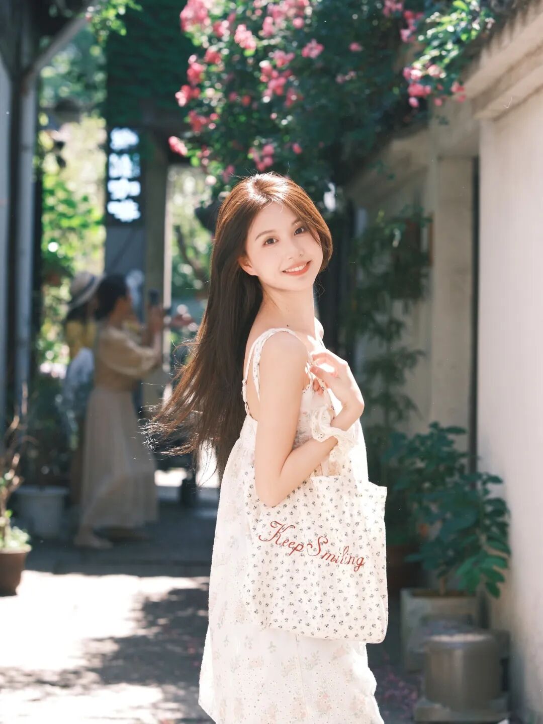 老巷清新风，9个姿势轻松拍出松弛感甜妹-第10张图片-风享汇