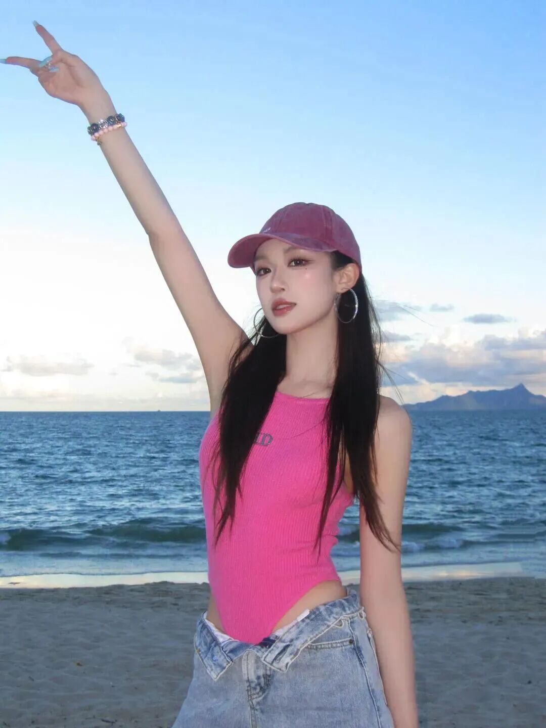 告别游客照｜10个海边拍照姿势，又飒又显身材-第4张图片-风享汇