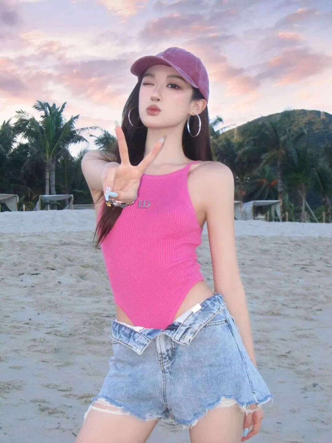 告别游客照｜10个海边拍照姿势，又飒又显身材-第6张图片-风享汇