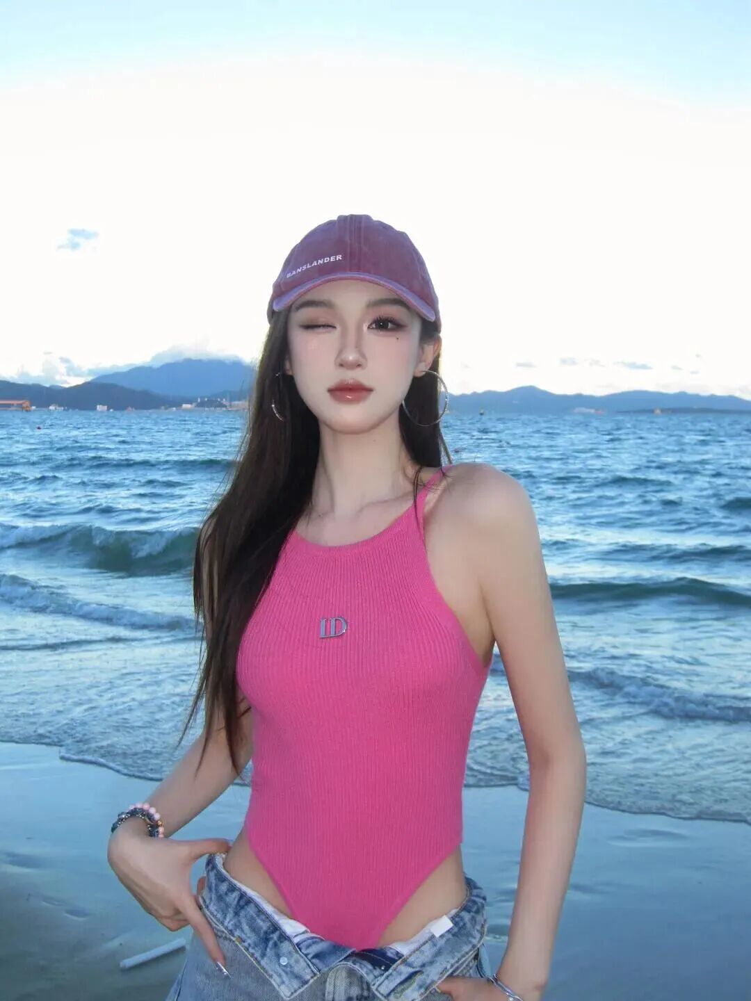 告别游客照｜10个海边拍照姿势，又飒又显身材-第5张图片-风享汇