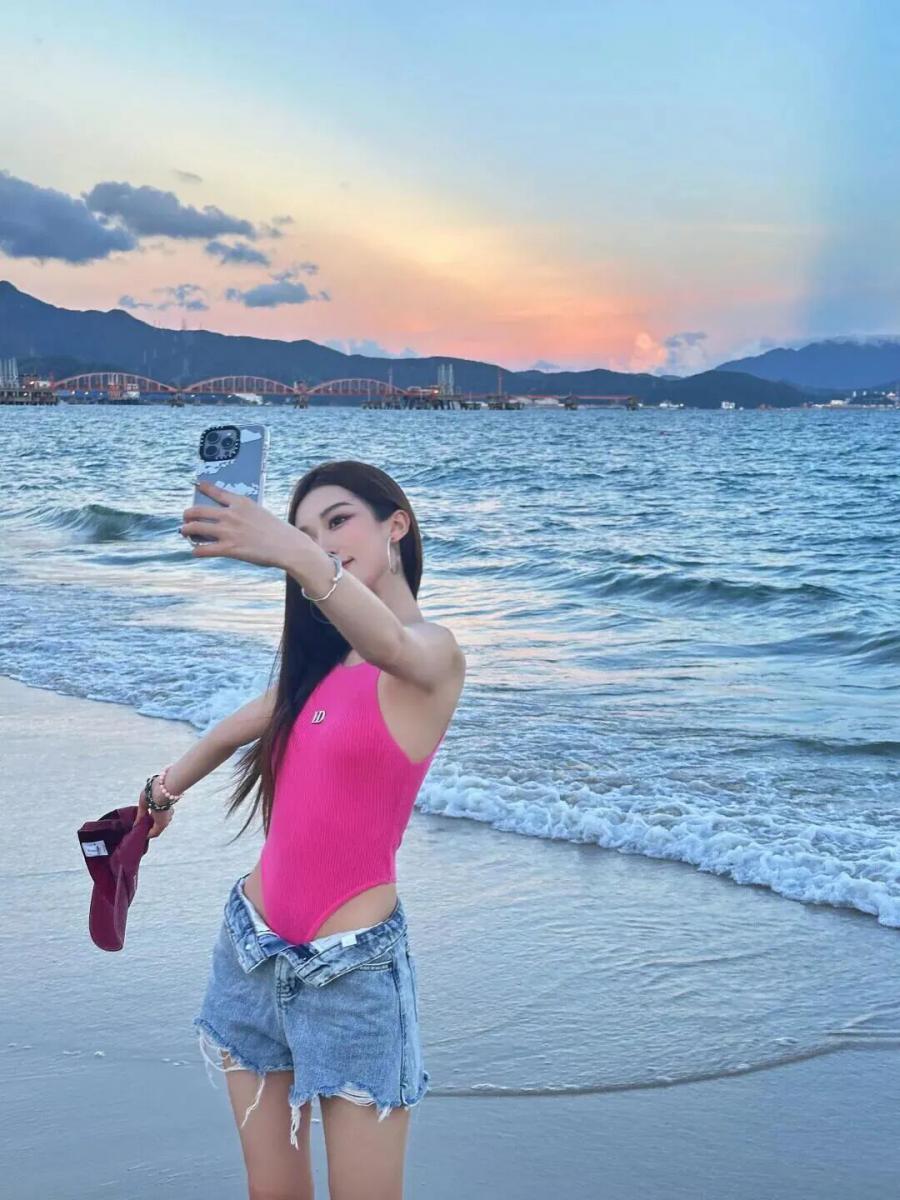 告别游客照｜10个海边拍照姿势，又飒又显身材-第11张图片-风享汇