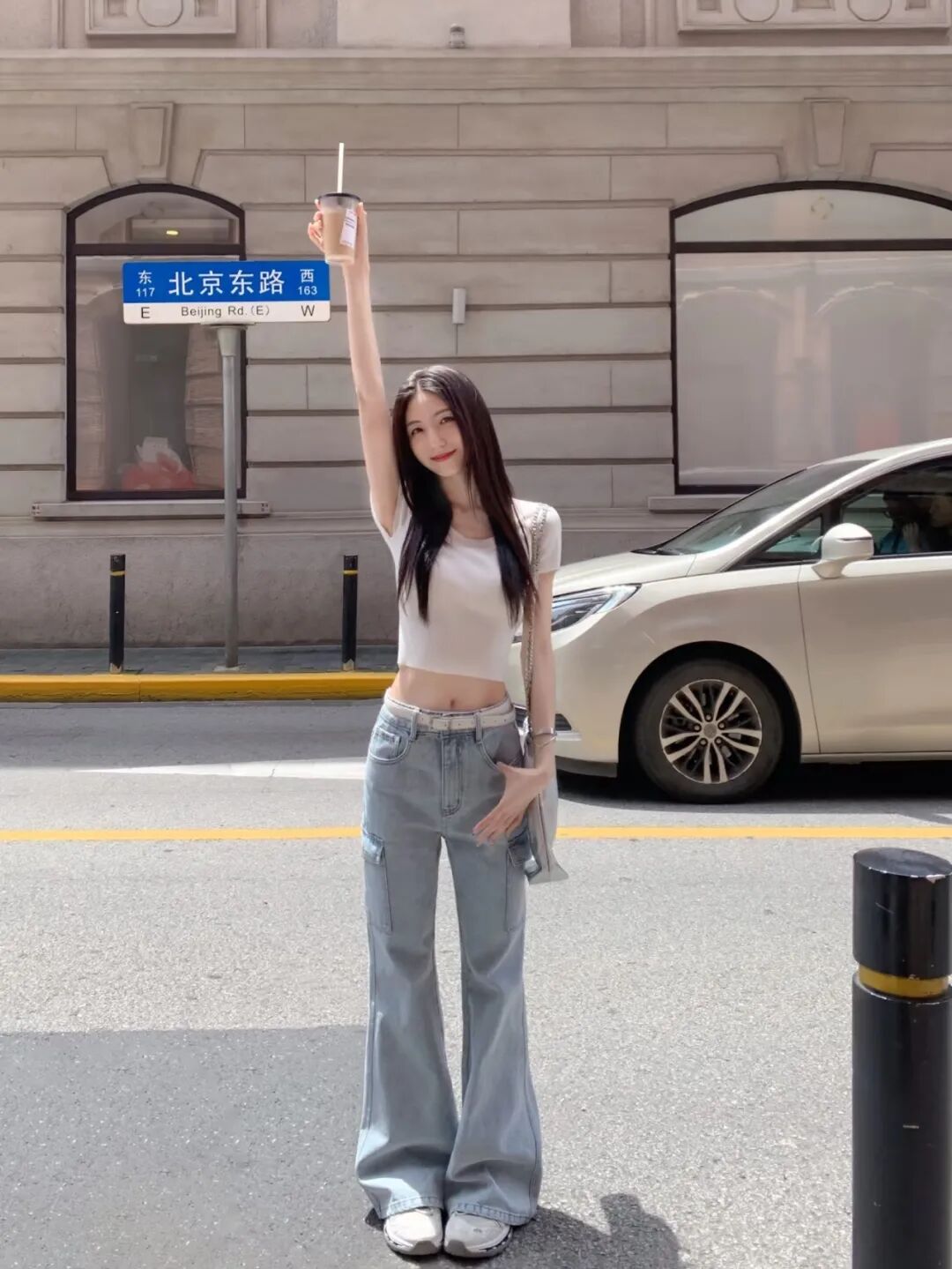 街头拍照手不知道放哪？甜酷女孩必学的9个姿势-第3张图片-风享汇