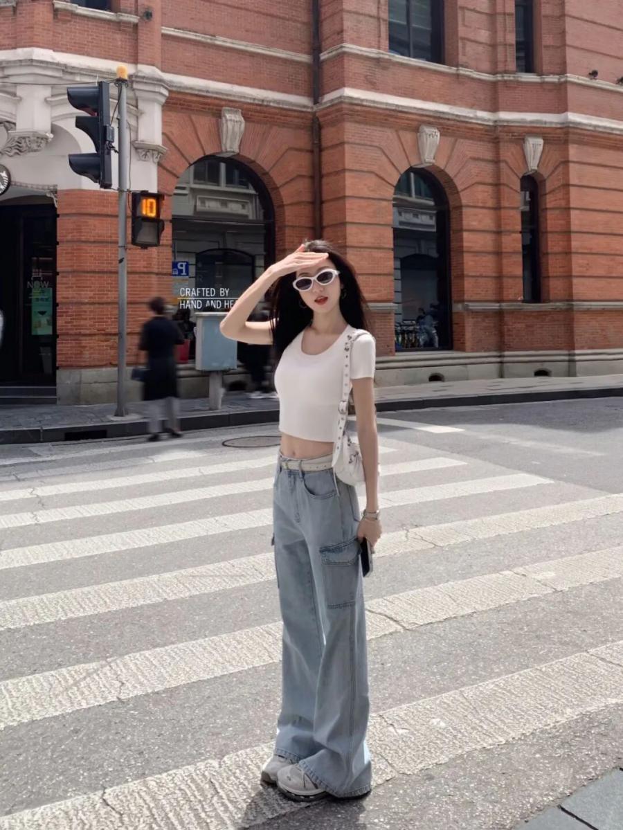 街头拍照手不知道放哪？甜酷女孩必学的9个姿势-第6张图片-风享汇