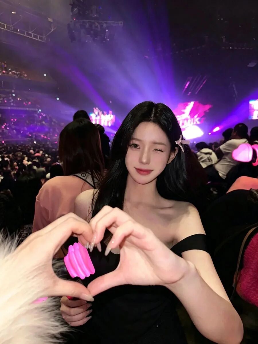 女生必看演唱会拍照教程，姿势百搭不出错-第10张图片-风享汇