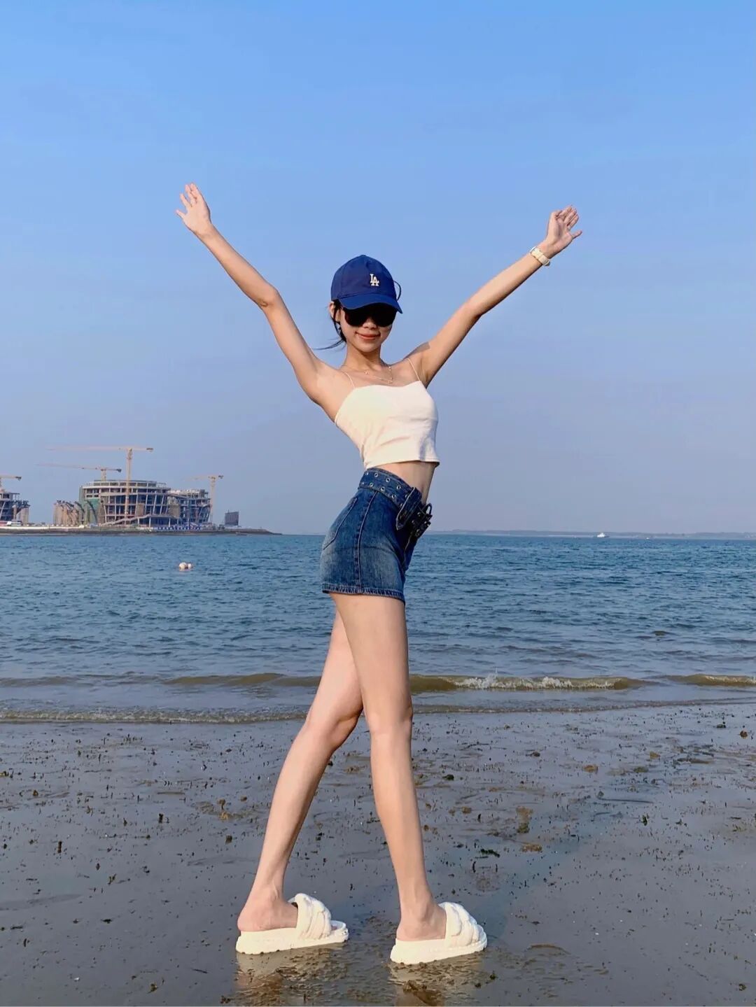 夏天海边别再拍游客照了！这8个全身姿势直接抄作业-第2张图片-风享汇