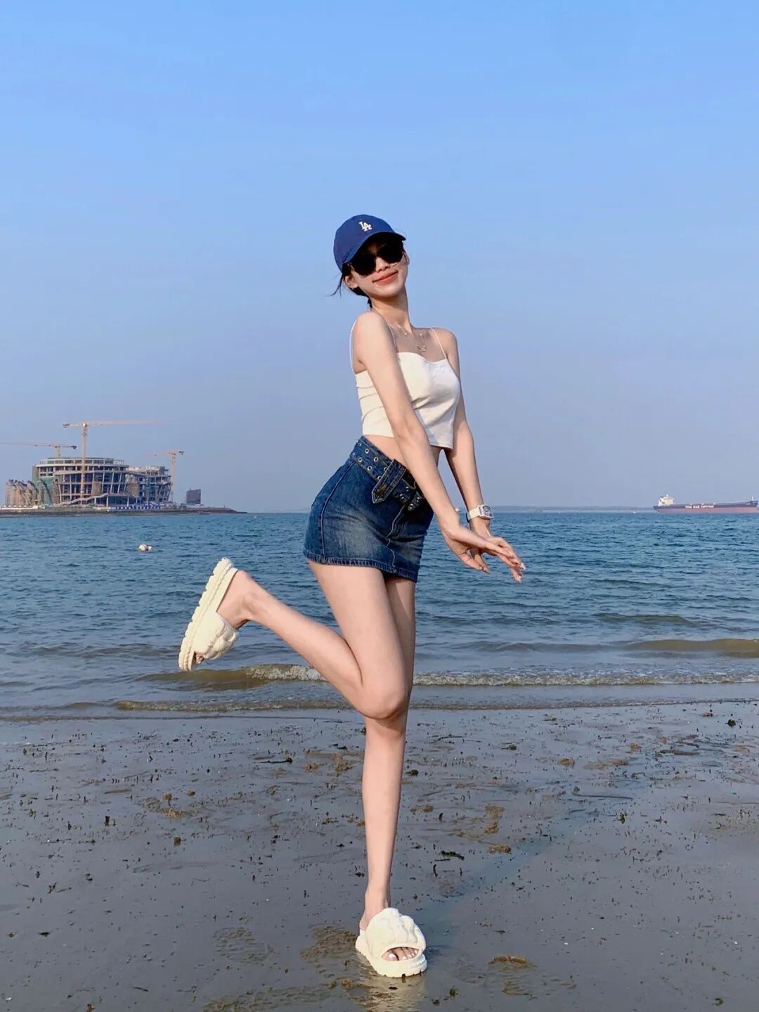 夏天海边别再拍游客照了！这8个全身姿势直接抄作业-第3张图片-风享汇