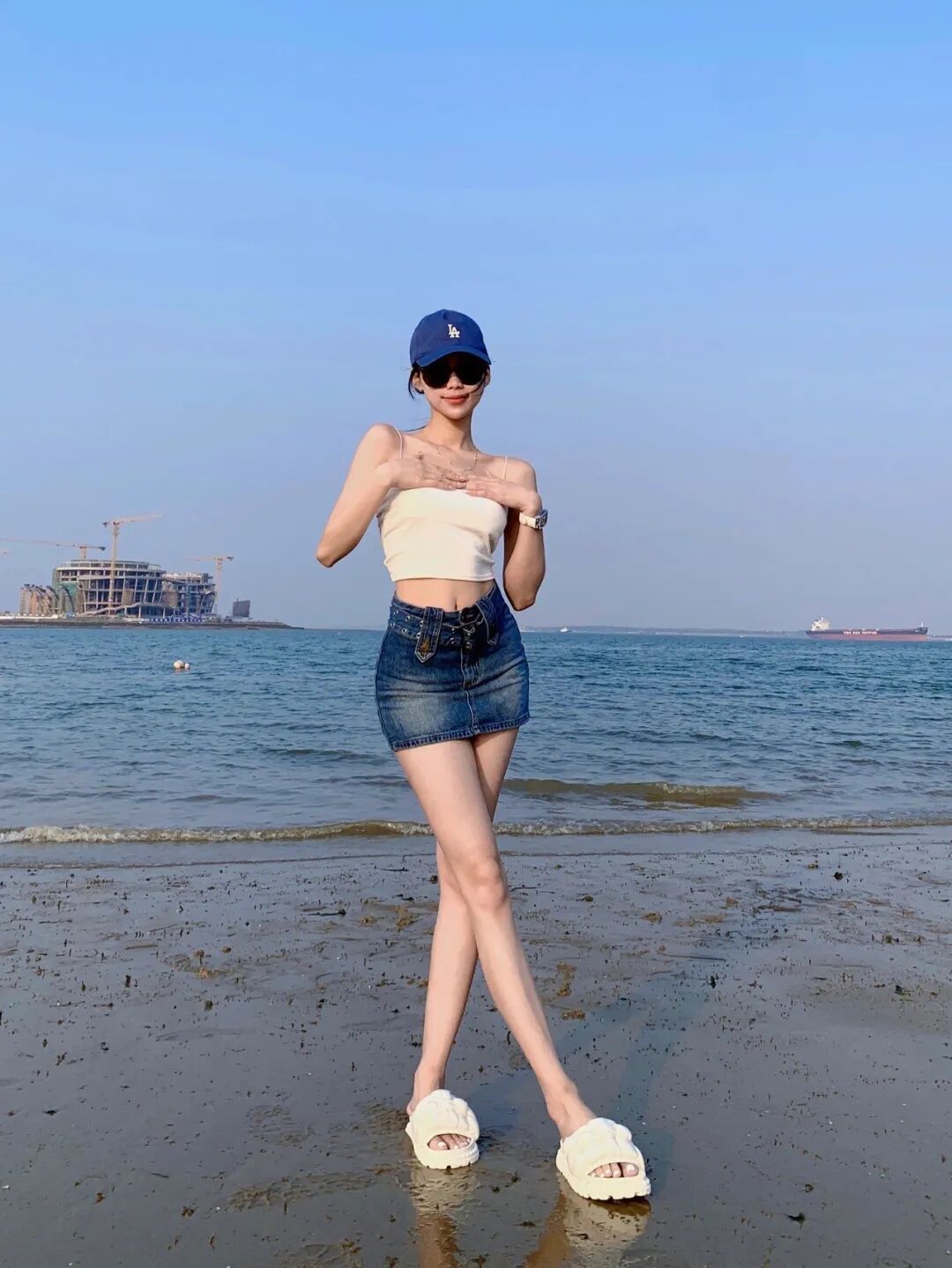 夏天海边别再拍游客照了！这8个全身姿势直接抄作业-第8张图片-风享汇