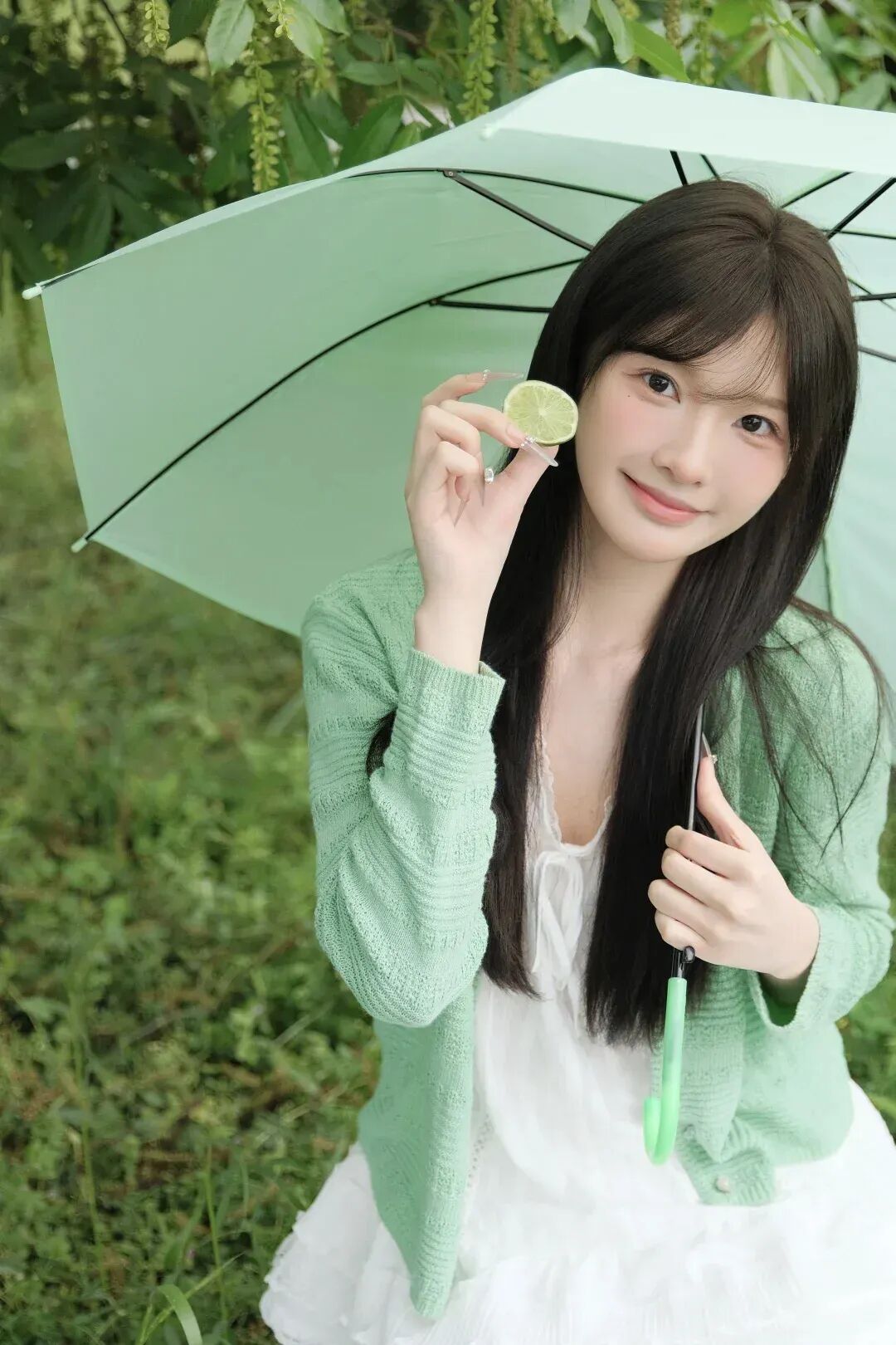  告别镜头尴尬！夏日青柠写真，9个姿势随便摆都好看-第10张图片-风享汇