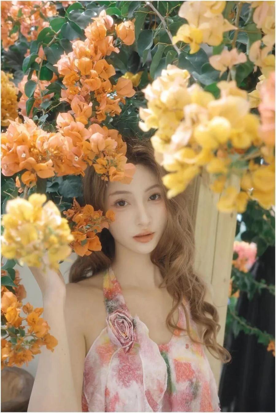 海边三角梅写真指南｜光线 + 姿势 + 穿搭全攻略-第6张图片-风享汇