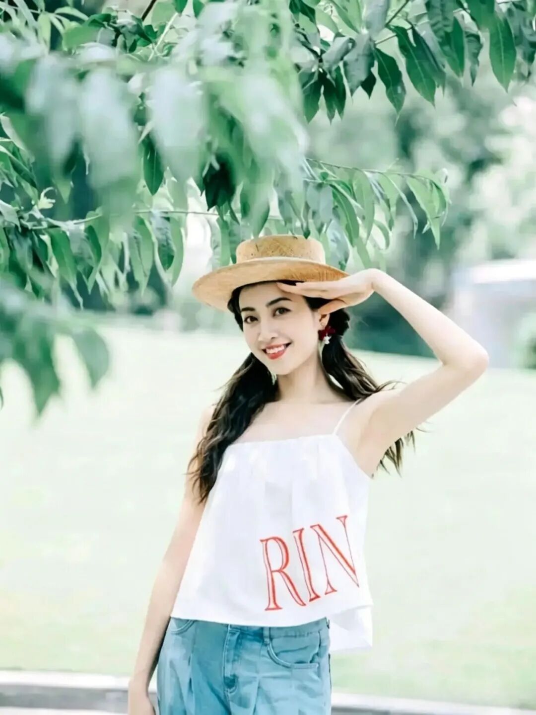 夏日出游拍照|8 个动作告别游客照,清爽又出片-第7张图片-风享汇 夏日出游拍照|8 个动作告别游客照,清爽又出片-第7张图片-风享汇
