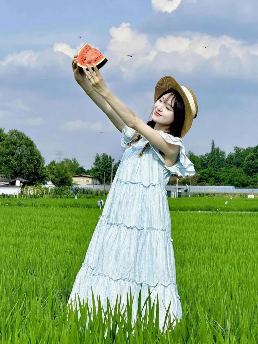 带着西瓜去田野，拍出元气满满的夏日美照-第7张图片-风享汇