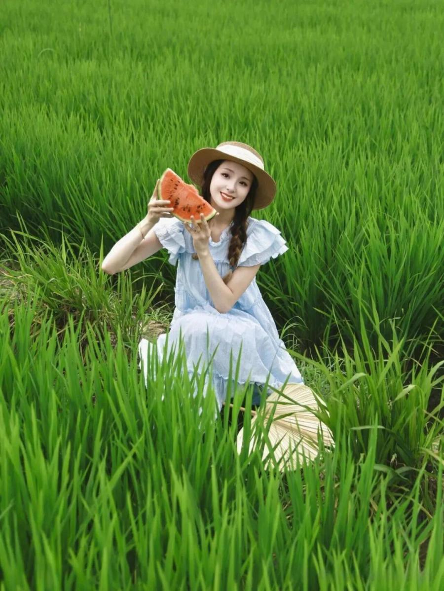 带着西瓜去田野，拍出元气满满的夏日美照-第9张图片-风享汇