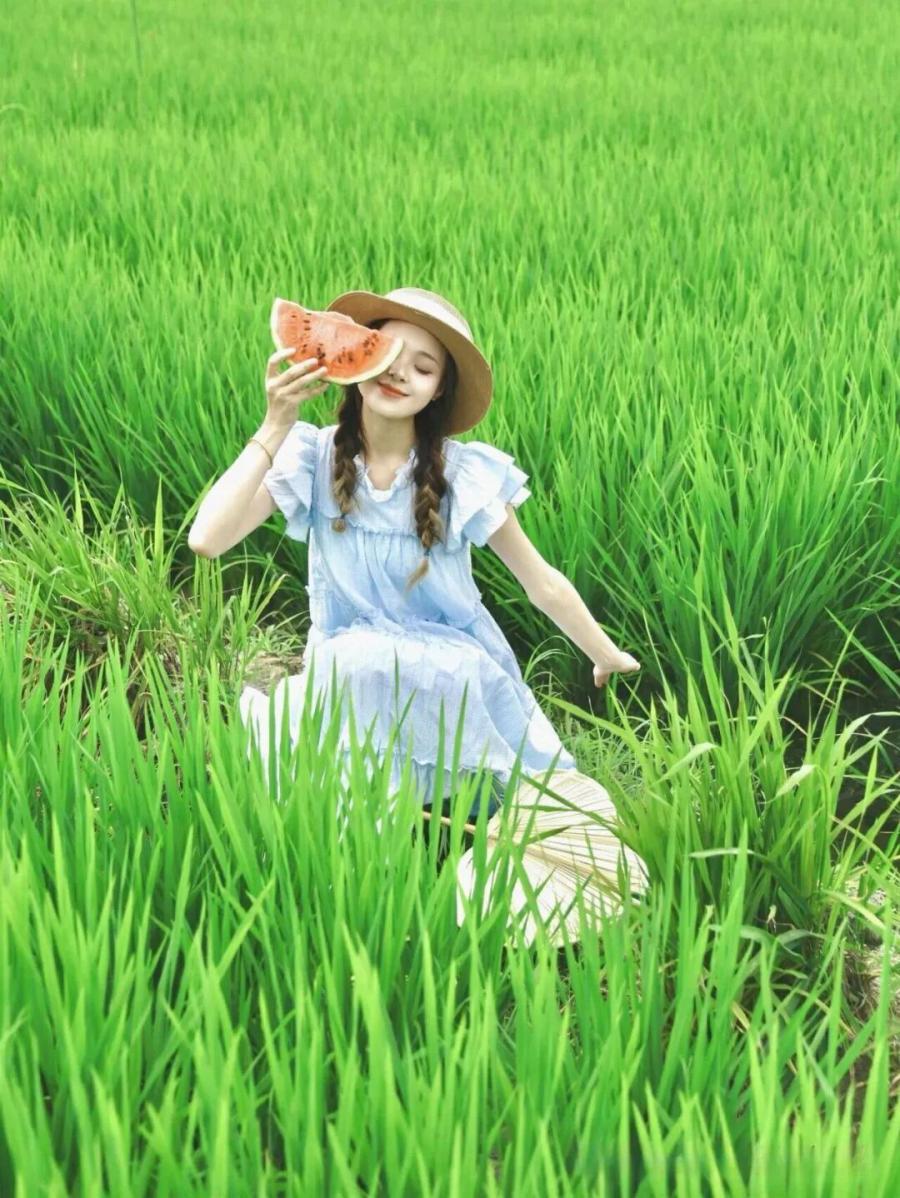 带着西瓜去田野，拍出元气满满的夏日美照-第10张图片-风享汇