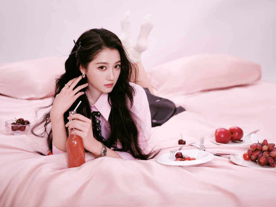 关晓彤，粉衬衫小白袜 ​​​-第5张图片-风享汇