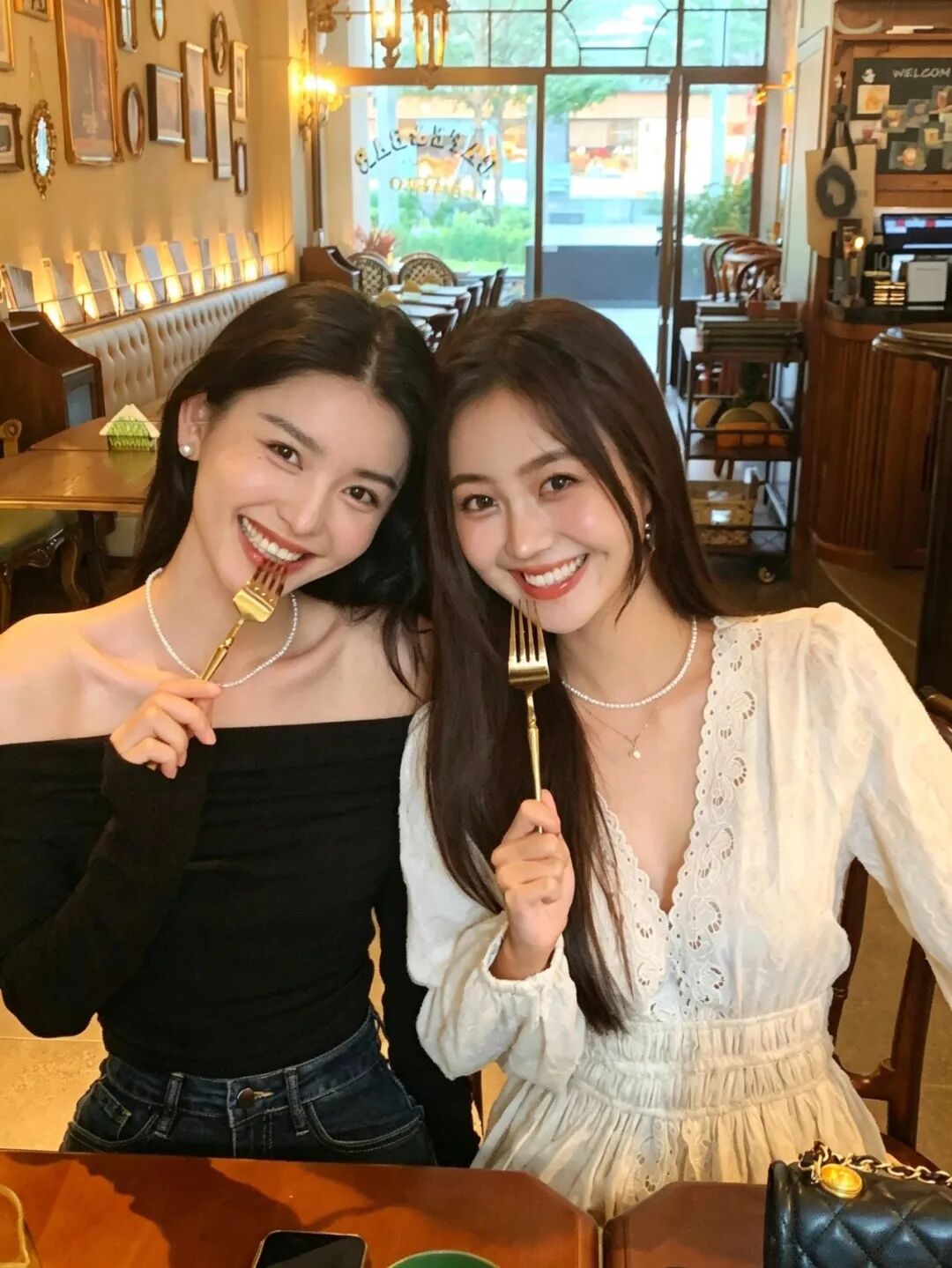 跟闺蜜出游别乱拍，万能姿势合集安排上-第2张图片-风享汇