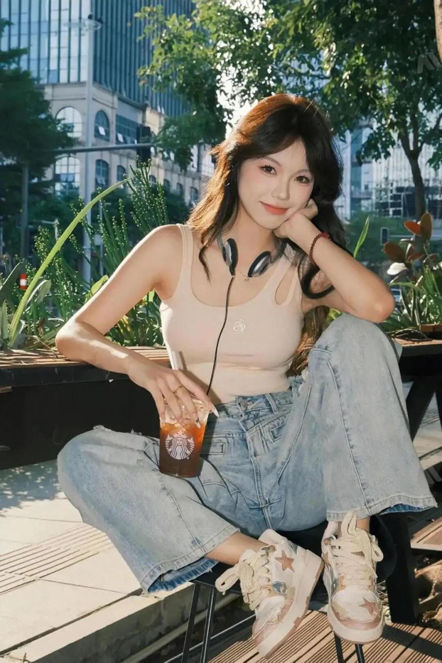 夏日街边随手拍｜9个松弛姿势，普通人告别拍照僵硬-第4张图片-风享汇