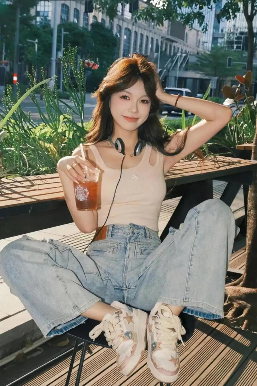 夏日街边随手拍｜9个松弛姿势，普通人告别拍照僵硬-第6张图片-风享汇