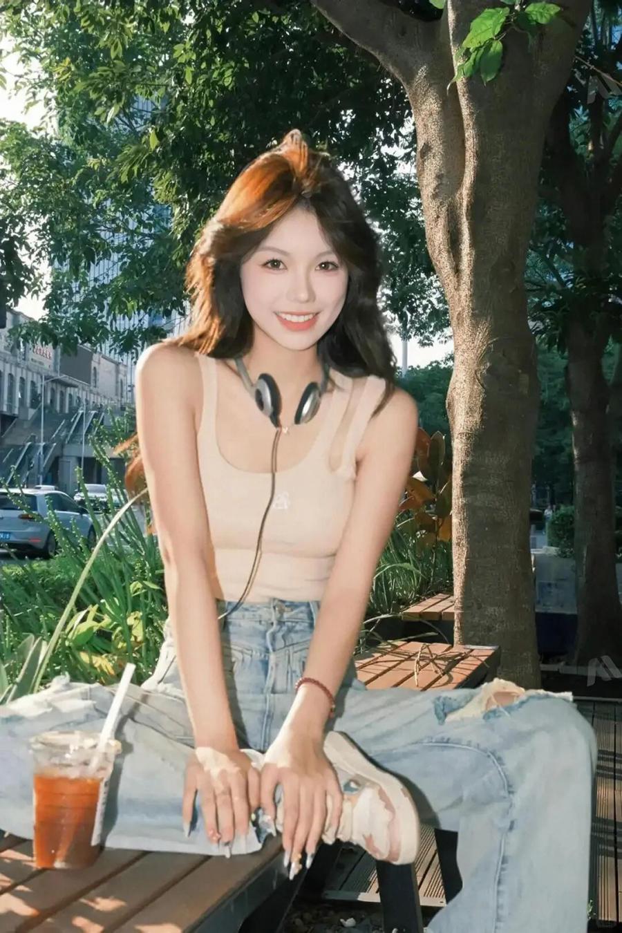 夏日街边随手拍｜9个松弛姿势，普通人告别拍照僵硬-第8张图片-风享汇