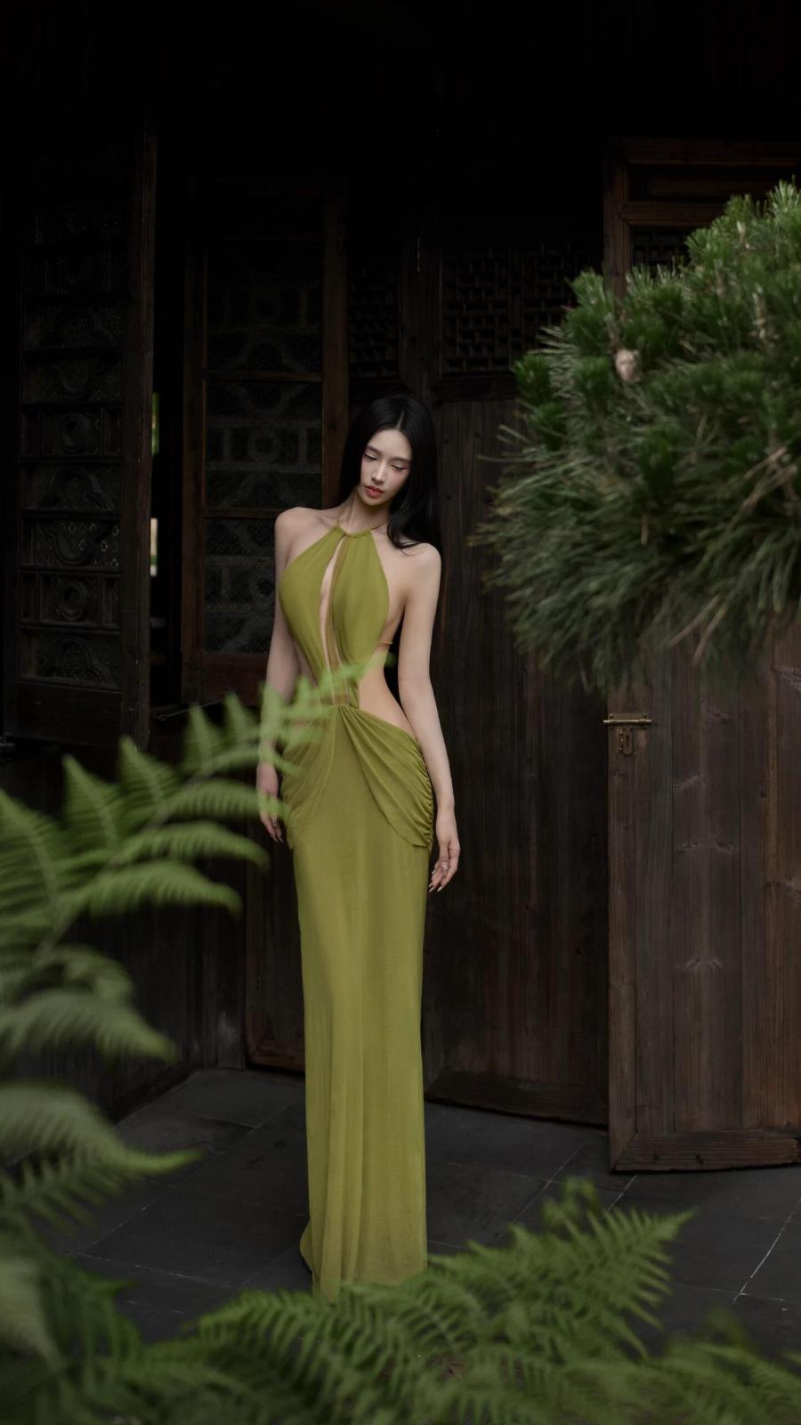 东方美人的清冷时刻，一院松风，一袭绿纱-第3张图片-风享汇