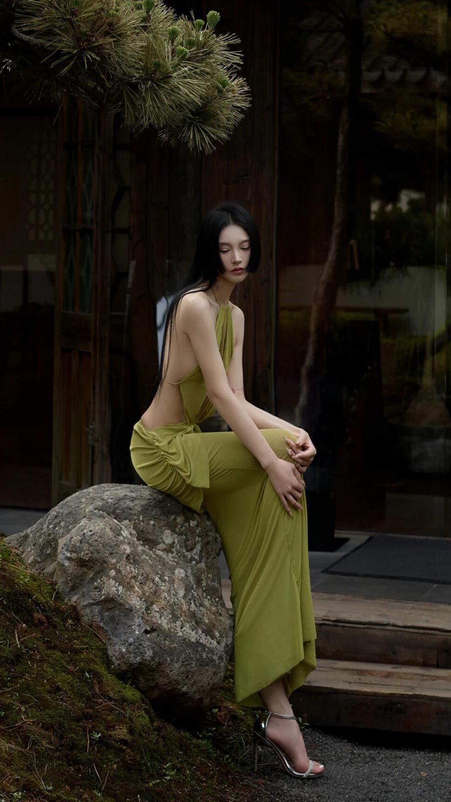 东方美人的清冷时刻，一院松风，一袭绿纱-第2张图片-风享汇