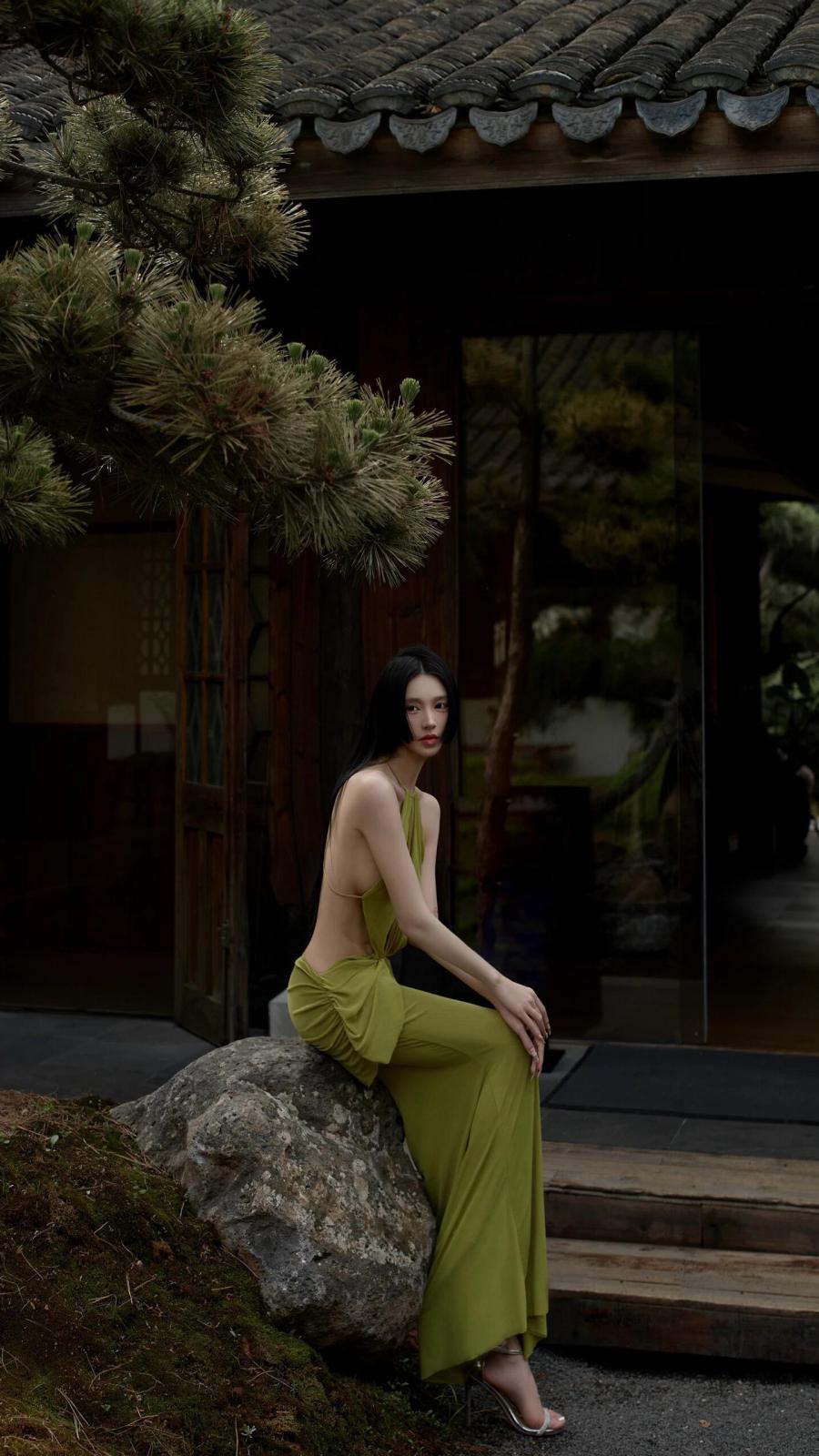 东方美人的清冷时刻，一院松风，一袭绿纱-第5张图片-风享汇