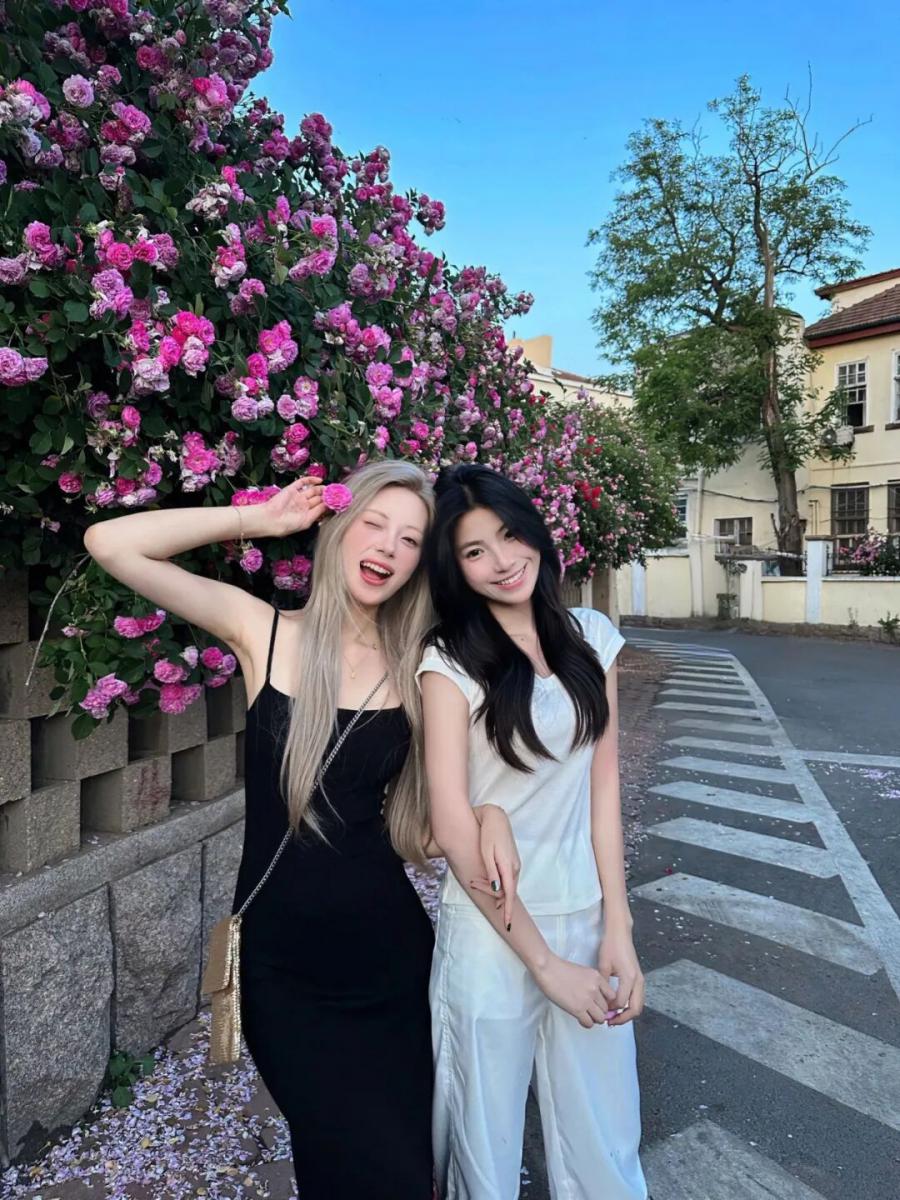 闺蜜合照零门槛姿势合集，手残也能拍出片-第3张图片-风享汇
