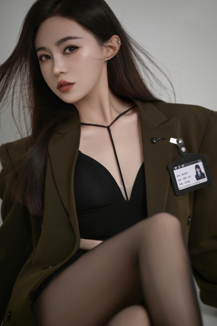 橄榄绿西装杀，冷调御姐感-第3张图片-风享汇