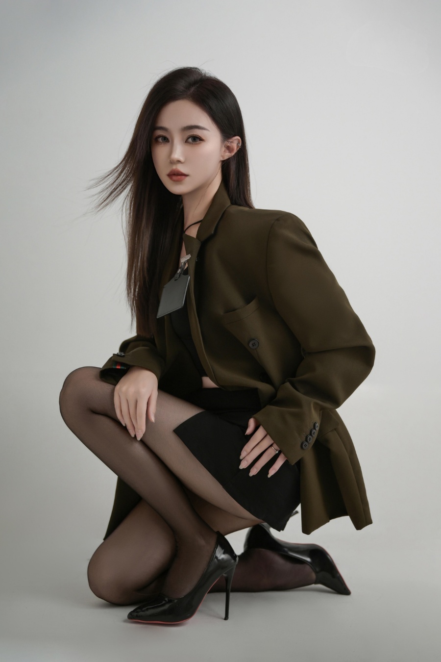 橄榄绿西装杀，冷调御姐感-第9张图片-风享汇