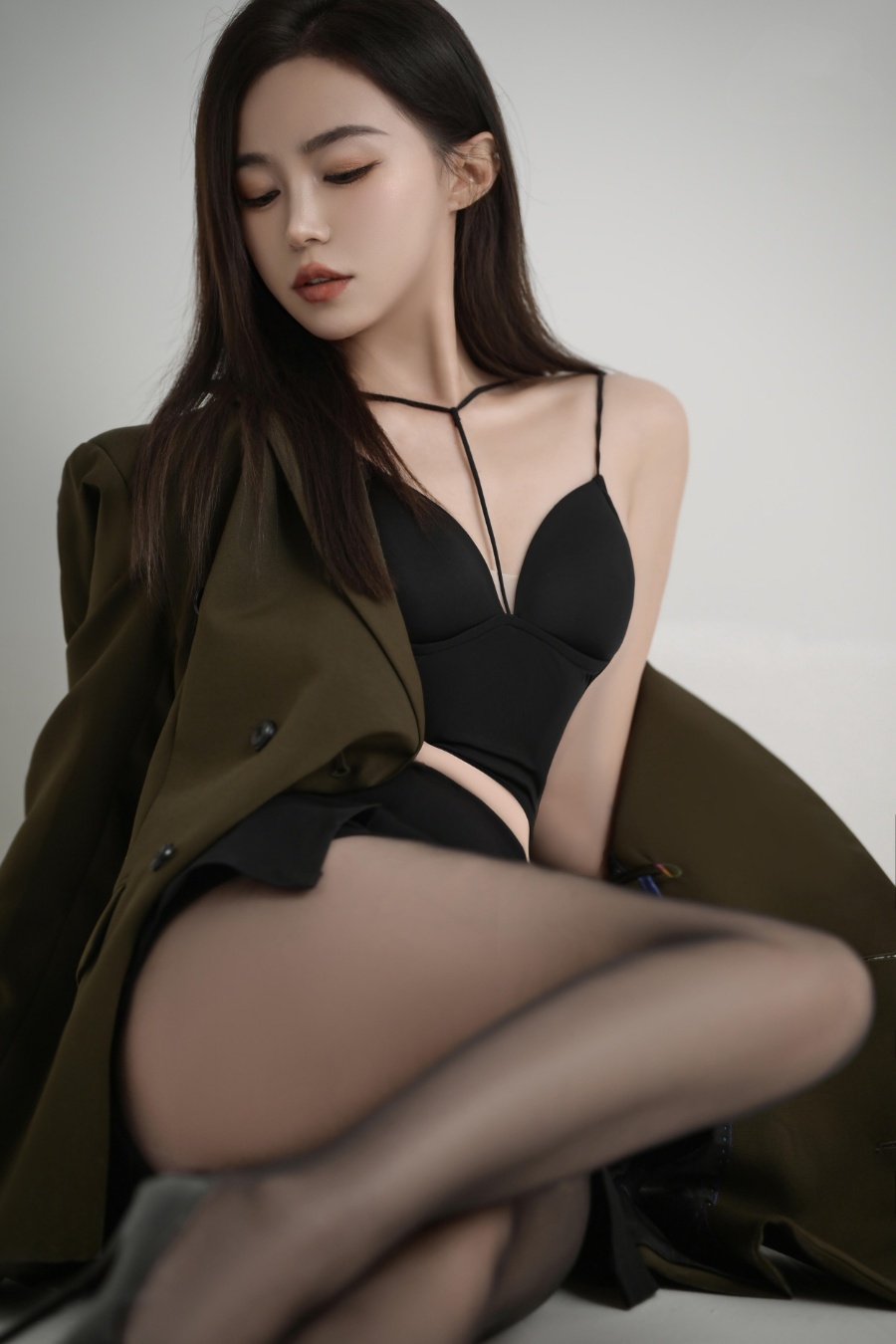 橄榄绿西装杀，冷调御姐感-第8张图片-风享汇