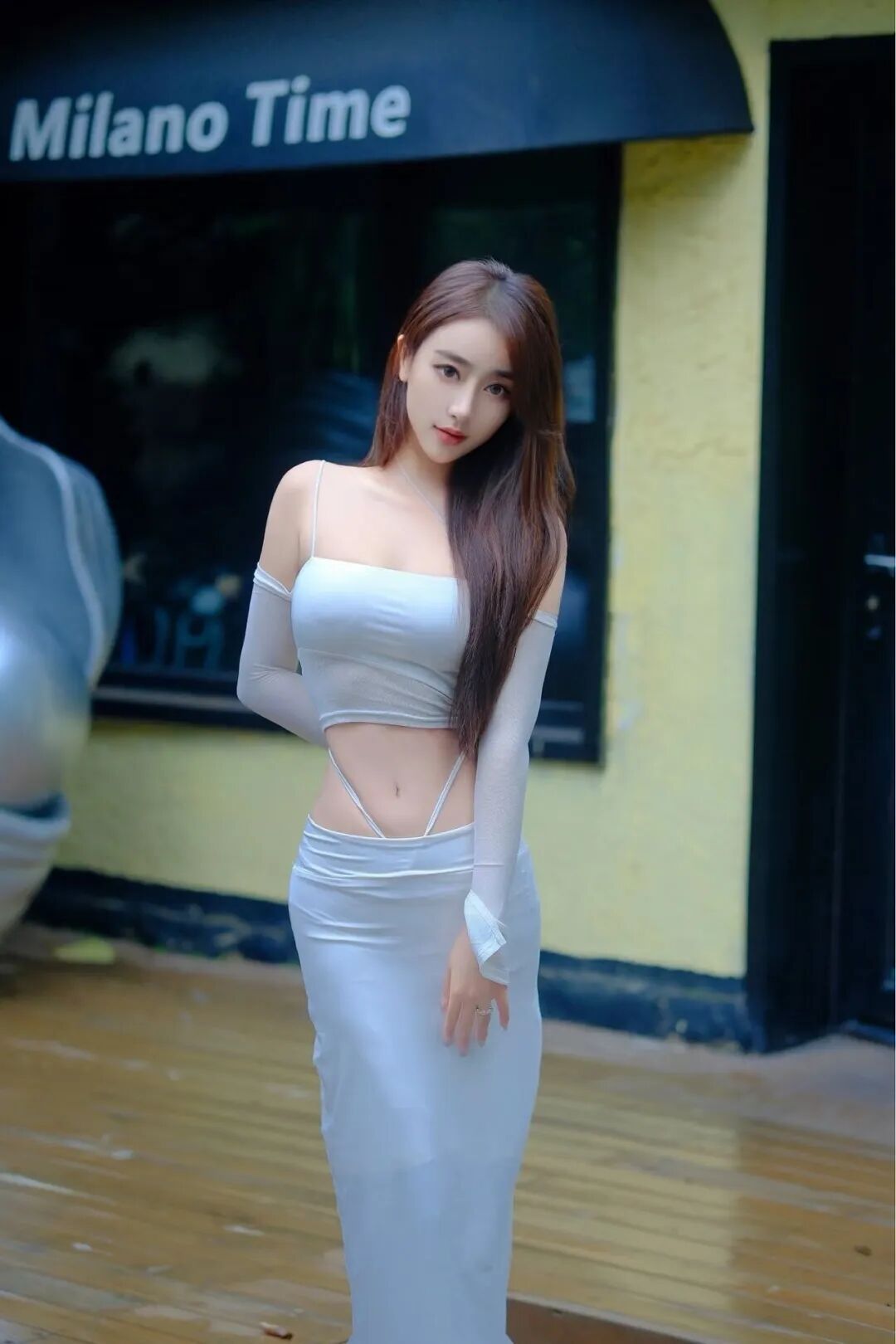 露腰长裙怎么拍显曲线？这8个姿势教你轻松拍出好身材-第6张图片-风享汇