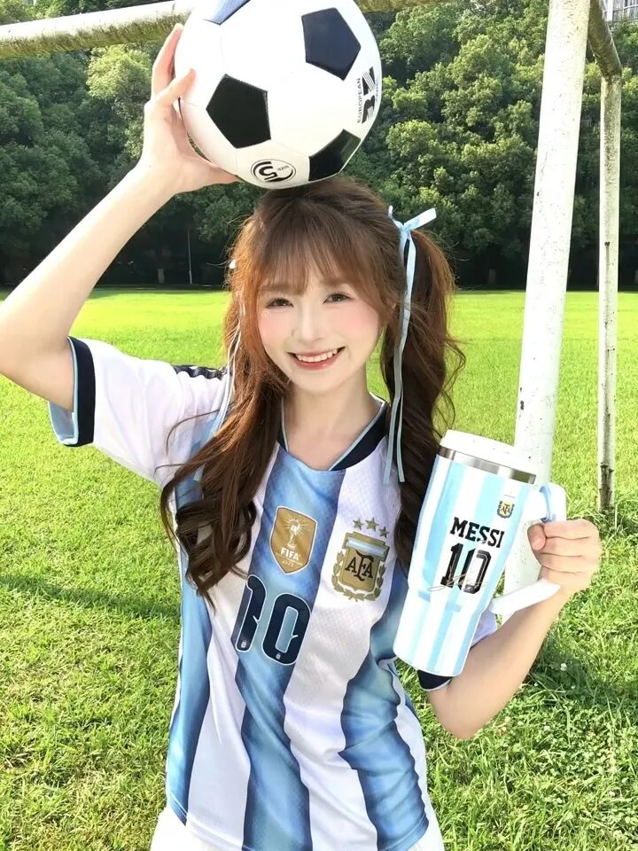 世界杯足球风写真怎么拍？9个姿势教你拍出甜妹感大片-第4张图片-风享汇